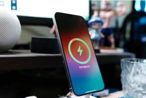 隆安苹果15换屏服务分享用什么充电器给iPhone15充电更好 